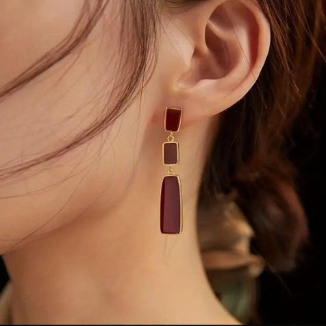 Scarlet Line Sallantılı Bordo Küpe