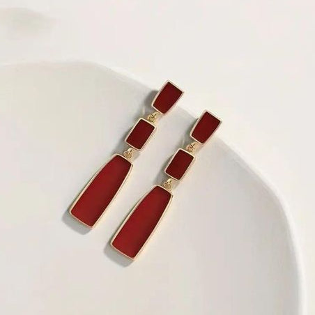 Scarlet Line Sallantılı Bordo Küpe