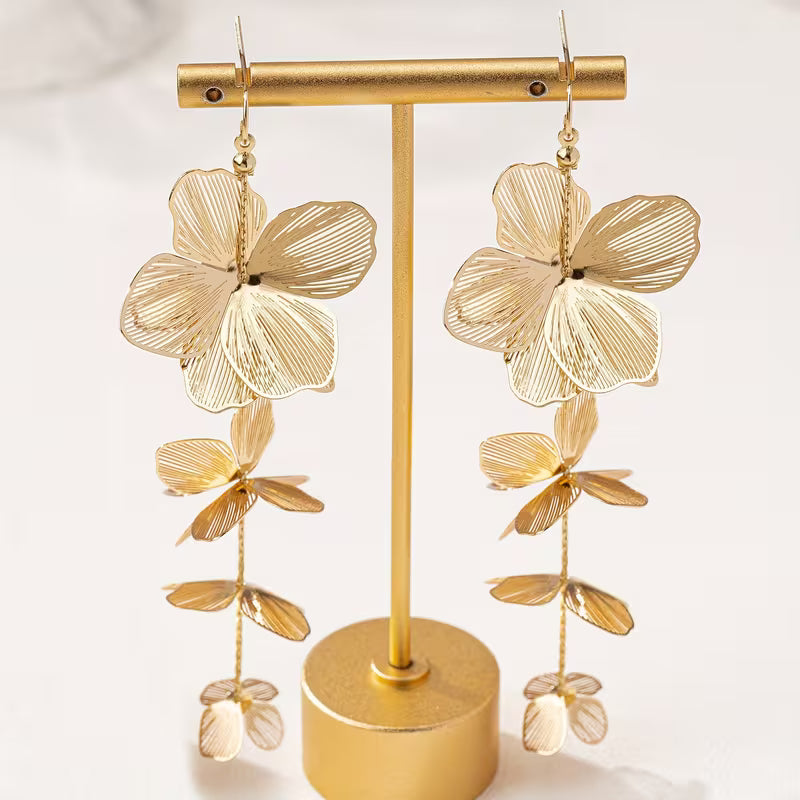 Golden Bloom Drop Çiçek Gold Küpe