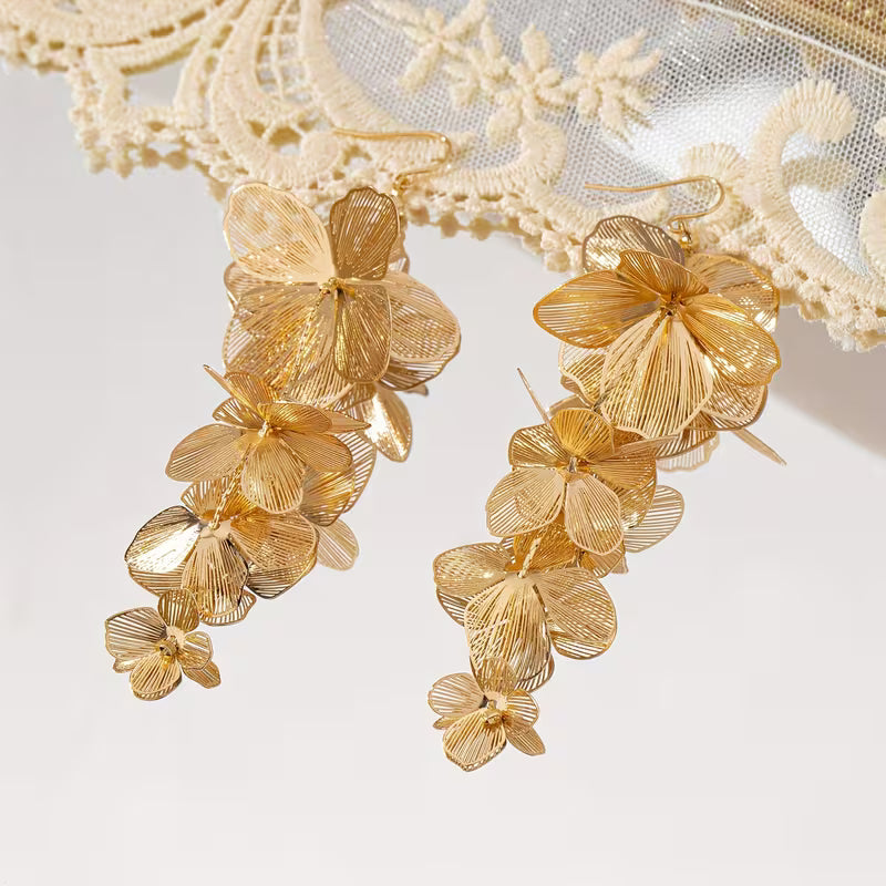 Golden Bloom Drop Çiçek Gold Küpe