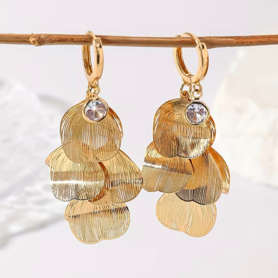 Golden Petal Glow Gold Yaprak Küpe