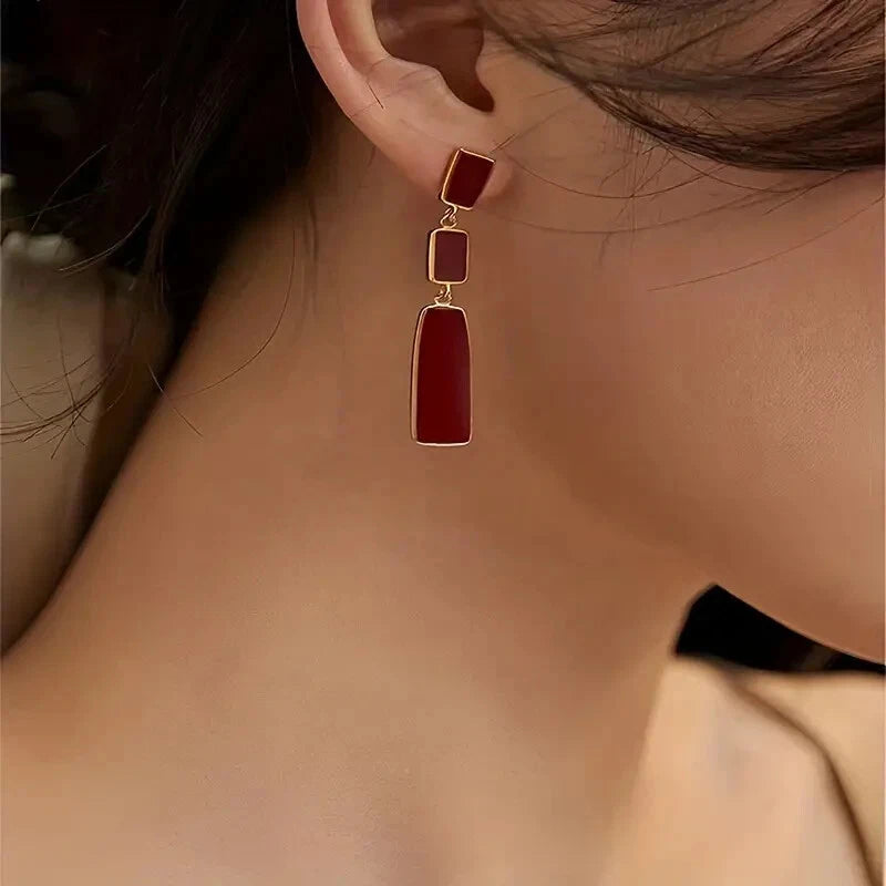 Scarlet Line Sallantılı Bordo Küpe
